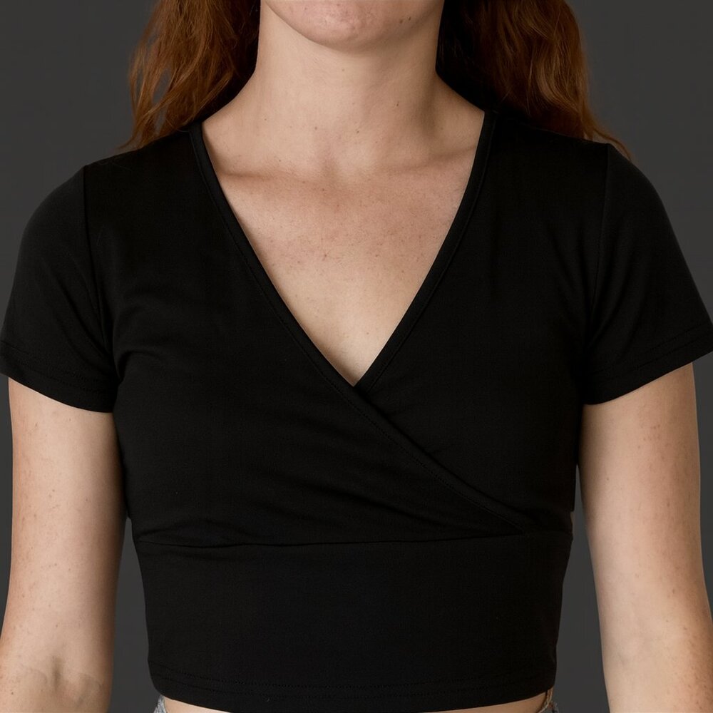 NEW Black V-neck Crop Top Short Sleeve T-shirt Woman's Size Extra Large